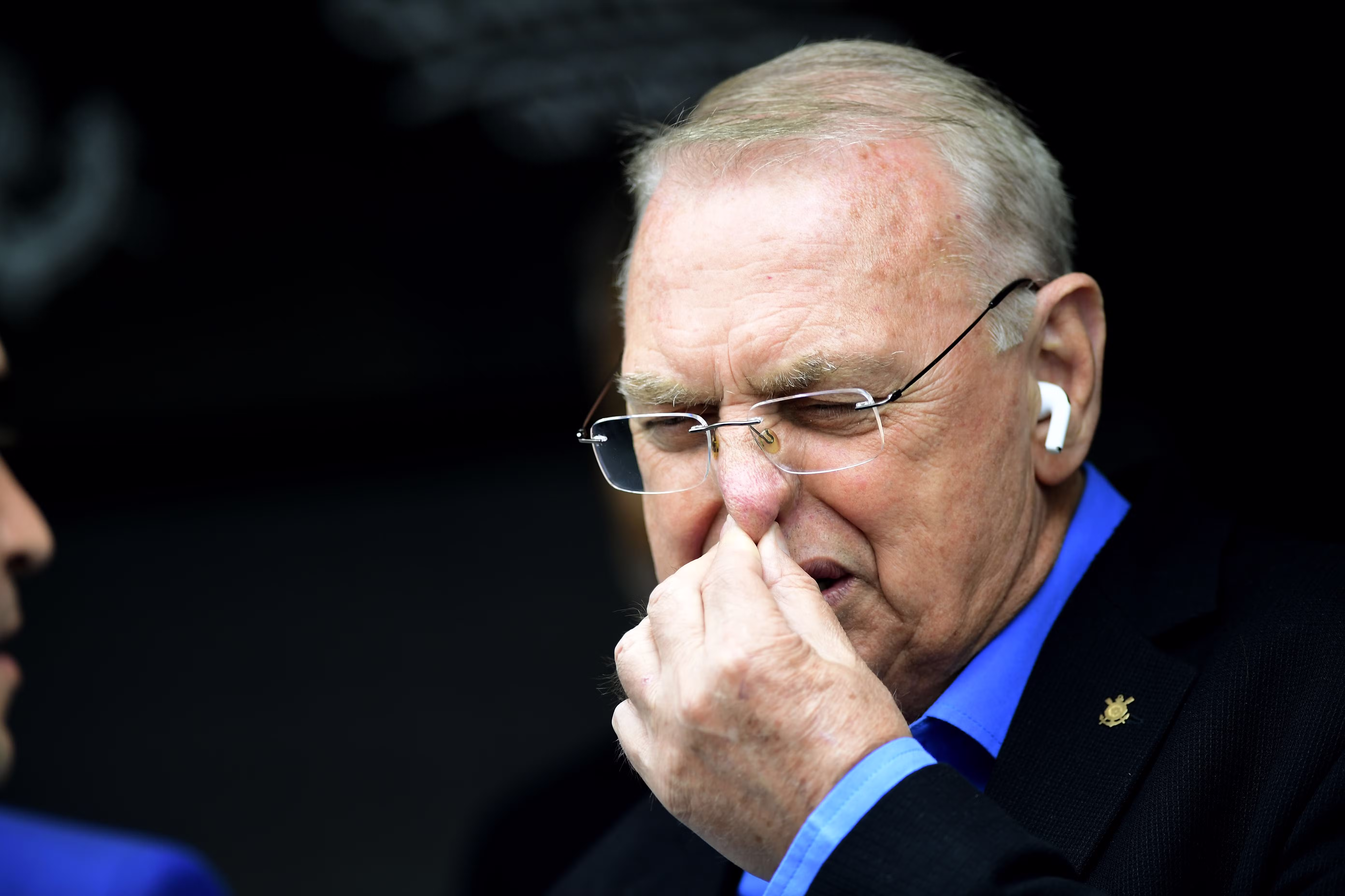 Presidente do Corinthians revela ameaças por renovação com Memphis