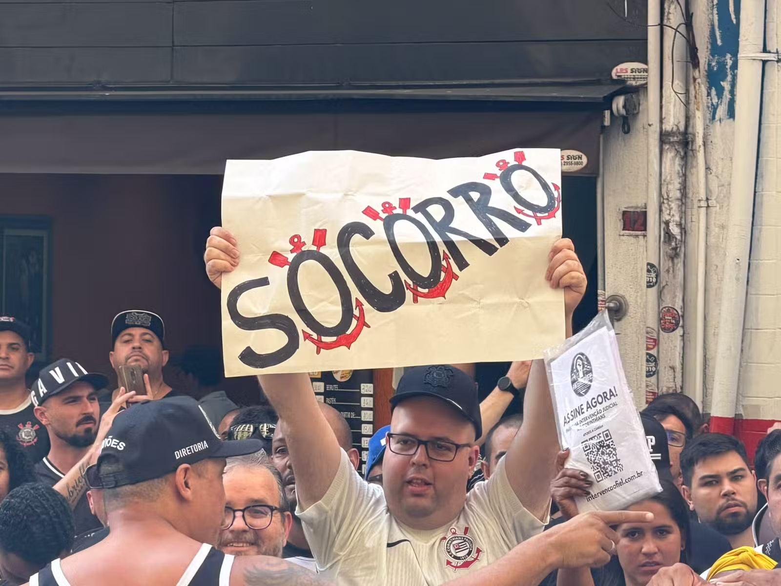 Intervenção judicial no Corinthians: torcida faz protesto no MP em pauta institucional do clube