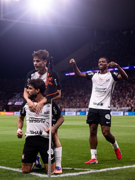 O volante André em treino do Corinthians no CT Joaquim Grava O volante André em treino do Corinthians no CT Joaquim Grava