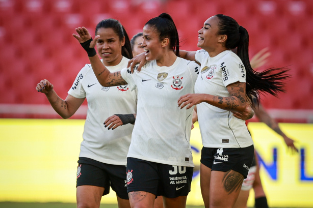 Jaqueline, atacante do Corinthians, em campo pelas Brabas. Jaqueline, atacante do Corinthians, em campo pelas Brabas.