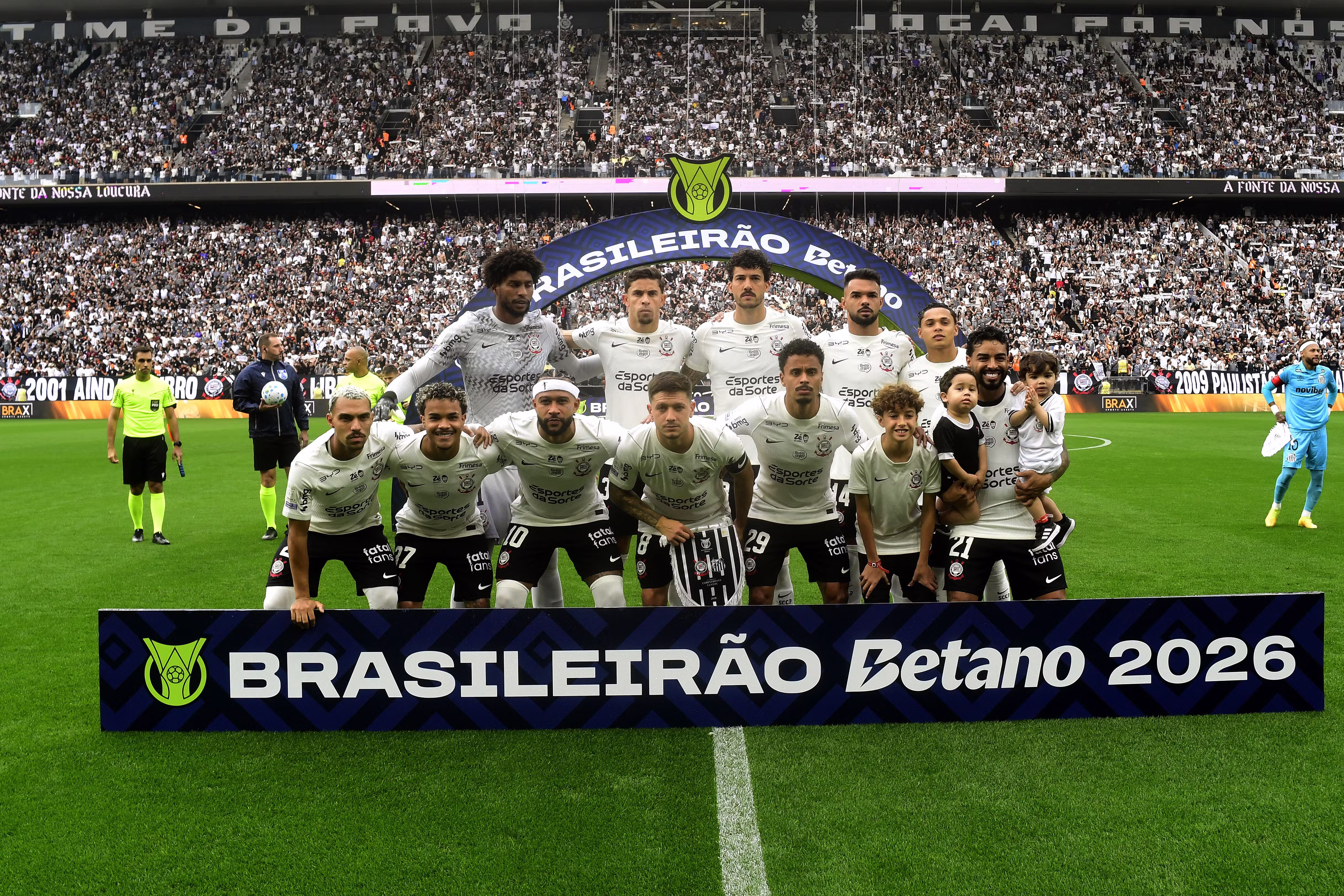 Jogadores do Corinthians em campo durante partida na Neo Química Arena. Jogadores do Corinthians em campo durante partida na Neo Química Arena.