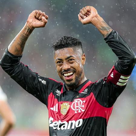 Jogadores do Corinthians em campo durante a partida contra o Flamengo no Maracanã. Jogadores do Corinthians em campo durante a partida contra o Flamengo no Maracanã.