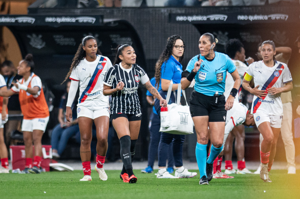 Zagueira Thaís Regina em campo pelo Corinthians Feminino. Zagueira Thaís Regina em campo pelo Corinthians Feminino.