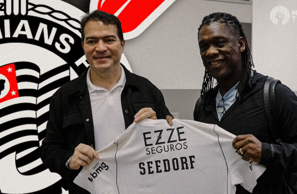 Clarence Seedorf vestindo uniforme de treino do Corinthians no CT Joaquim Grava.