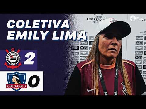 Técnica Emily Lima concedendo entrevista coletiva sobre a vitória do Corinthians Feminino.