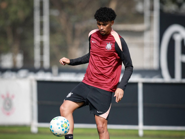 Jogadores do Corinthians Sub-20 durante treinamento no CEFAC. Jogadores do Corinthians Sub-20 durante treinamento no CEFAC.