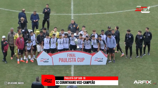Time Sub-16 do Corinthians em campo na Fazendinha durante a final da Paulista Cup Sub-18.