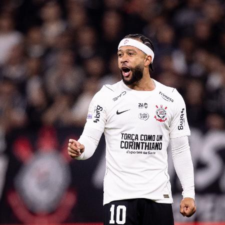 Escudo do Corinthians em destaque com elementos gráficos de futebol e estádio ao fundo.