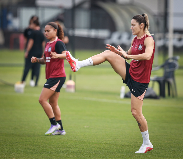 Jogadoras do elenco feminino do Corinthians durante atividade de treino no CT Dr. Joaquim Grava.