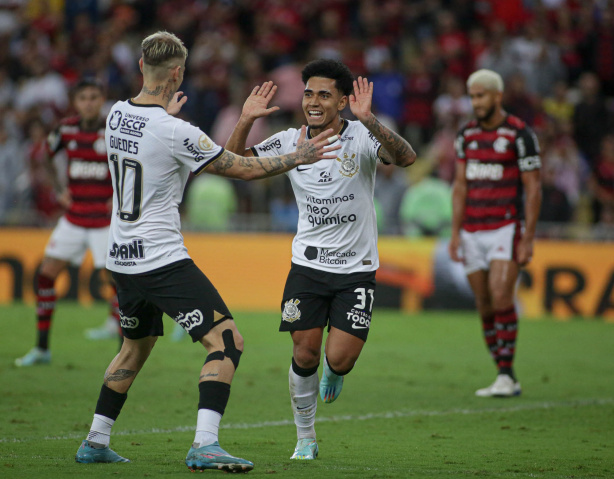 Jogadores do Corinthians em campo durante partida do Campeonato Brasileiro. Jogadores do Corinthians em campo durante partida do Campeonato Brasileiro.