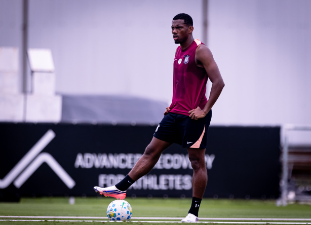 Treino do elenco do Corinthians no CT Dr. Joaquim Grava sob o comando de Seedorf