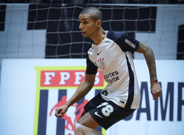 Jogadores do Corinthians Futsal Sub-20 comemorando gol no Ginásio Wlamir Marques. Jogadores do Corinthians Futsal Sub-20 comemorando gol no Ginásio Wlamir Marques.