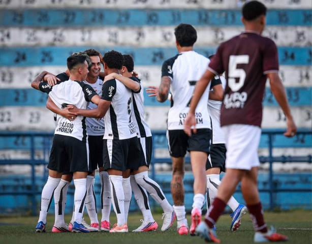 Time sub-20 do Corinthians em campo durante partida do Campeonato Paulista Time sub-20 do Corinthians em campo durante partida do Campeonato Paulista