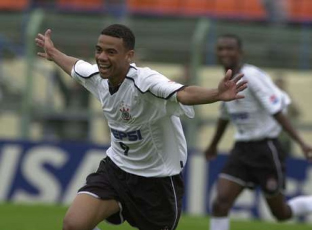 O ex-atacante Gil durante entrevista relembrando sua passagem vitoriosa pelo Corinthians.