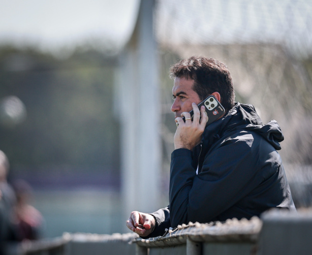 Marcelo Paz, executivo de futebol do Corinthians, falando em entrevista. Marcelo Paz, executivo de futebol do Corinthians, falando em entrevista.
