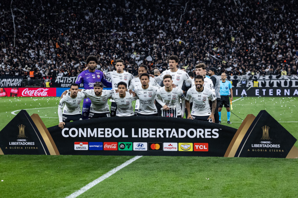 Jogadores do Corinthians em campo na Neo Química Arena durante partida da Libertadores. Jogadores do Corinthians em campo na Neo Química Arena durante partida da Libertadores.