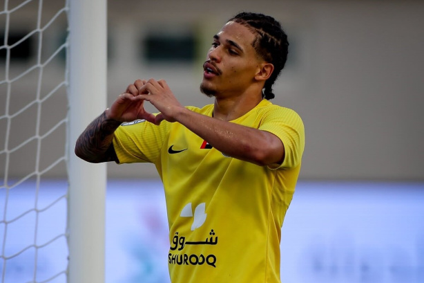 Guilherme Biro com a camisa do Al-Ittihad Kalba Guilherme Biro com a camisa do Al-Ittihad Kalba