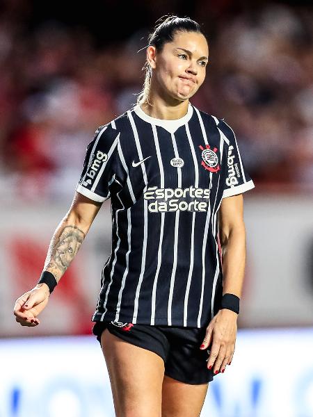 Jogadoras do Corinthians Feminino lamentam derrota em campo