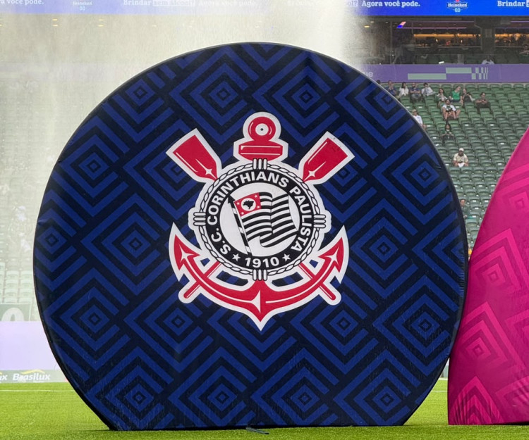 Jogadores do Corinthians em campo durante partida do Brasileirão