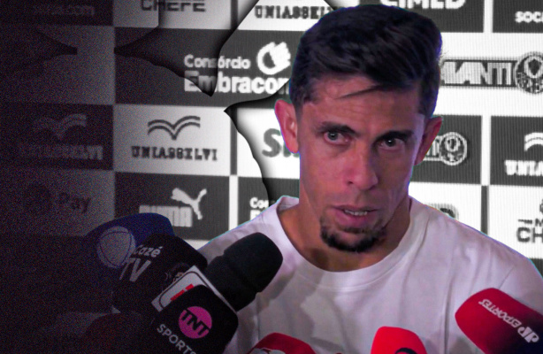 Zagueiro Gabriel Paulista durante entrevista na zona mista do Allianz Parque
