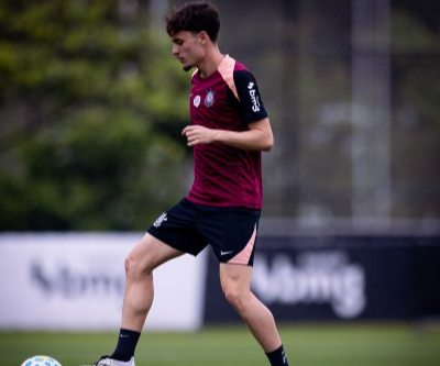 Jogadores do Corinthians em treino tático no CT Joaquim Grava Jogadores do Corinthians em treino tático no CT Joaquim Grava