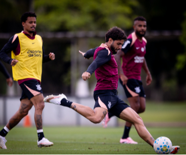 Elenco do Corinthians durante treinamento tático no CT Dr. Joaquim Grava