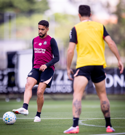 Jogadores do Corinthians em treino de posse de bola no CT Dr. Joaquim Grava Jogadores do Corinthians em treino de posse de bola no CT Dr. Joaquim Grava