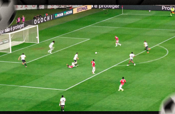 Rodrigo Garro lamentando lance durante a partida entre Internacional e Corinthians no Beira-Rio