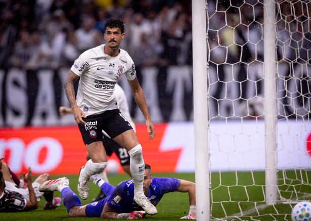 Gustavo Henrique comemorando gol pelo Corinthians Gustavo Henrique comemorando gol pelo Corinthians