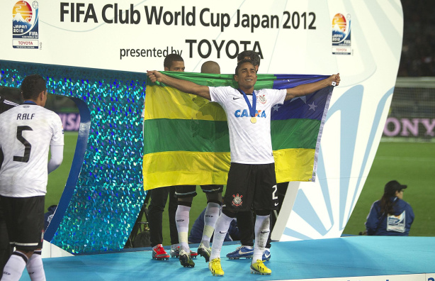 Jorge Henrique celebrando título pelo Corinthians em 2012