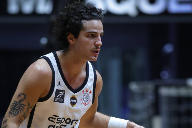 Armador Tico Faria em quadra pelo Corinthians Basquete no Ginásio Wlamir Marques Armador Tico Faria em quadra pelo Corinthians Basquete no Ginásio Wlamir Marques