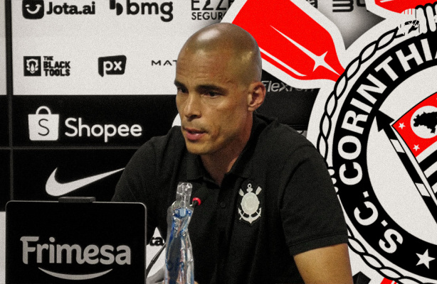 Júlio César, gerente de futebol do Corinthians, durante entrevista coletiva. Júlio César, gerente de futebol do Corinthians, durante entrevista coletiva.