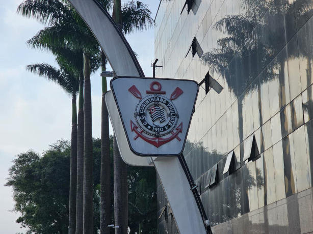 Fachada do Parque São Jorge, sede social do Sport Club Corinthians Paulista. Fachada do Parque São Jorge, sede social do Sport Club Corinthians Paulista.