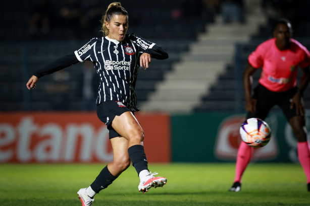 Lateral Tamires comemorando gol com a camisa do Corinthians Feminino Lateral Tamires comemorando gol com a camisa do Corinthians Feminino