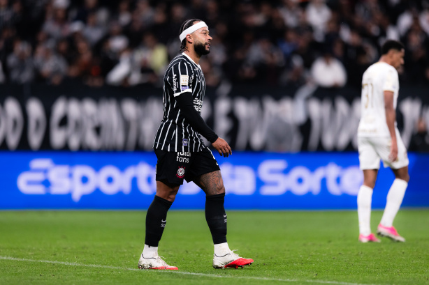 Memphis Depay durante treinamento no CT do Corinthians Memphis Depay durante treinamento no CT do Corinthians