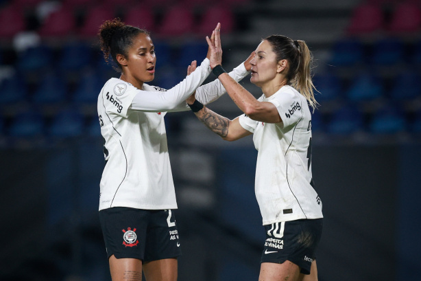 Jogadoras do Corinthians feminino comemorando gol na Libertadores Jogadoras do Corinthians feminino comemorando gol na Libertadores