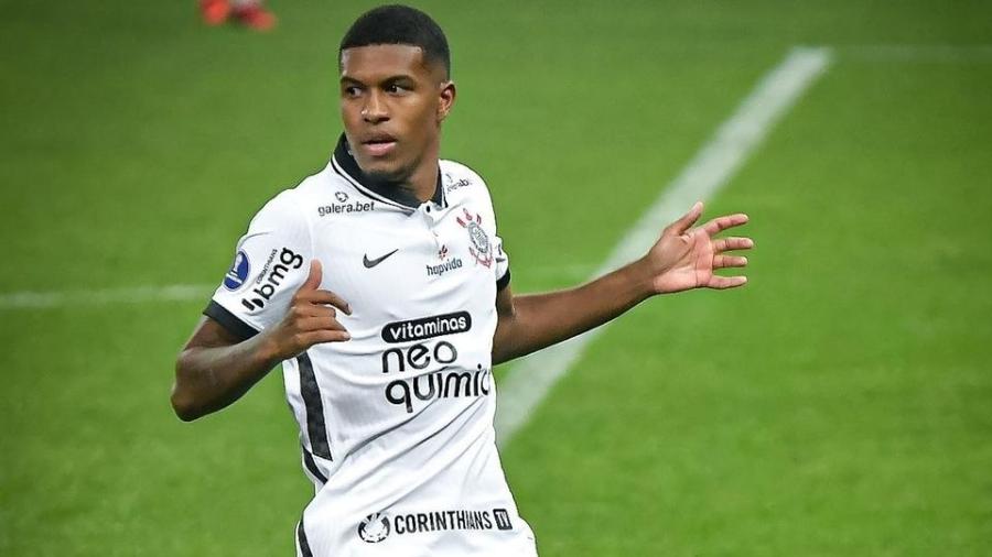 Léo Natel em campo com a camisa do Corinthians. Léo Natel em campo com a camisa do Corinthians.