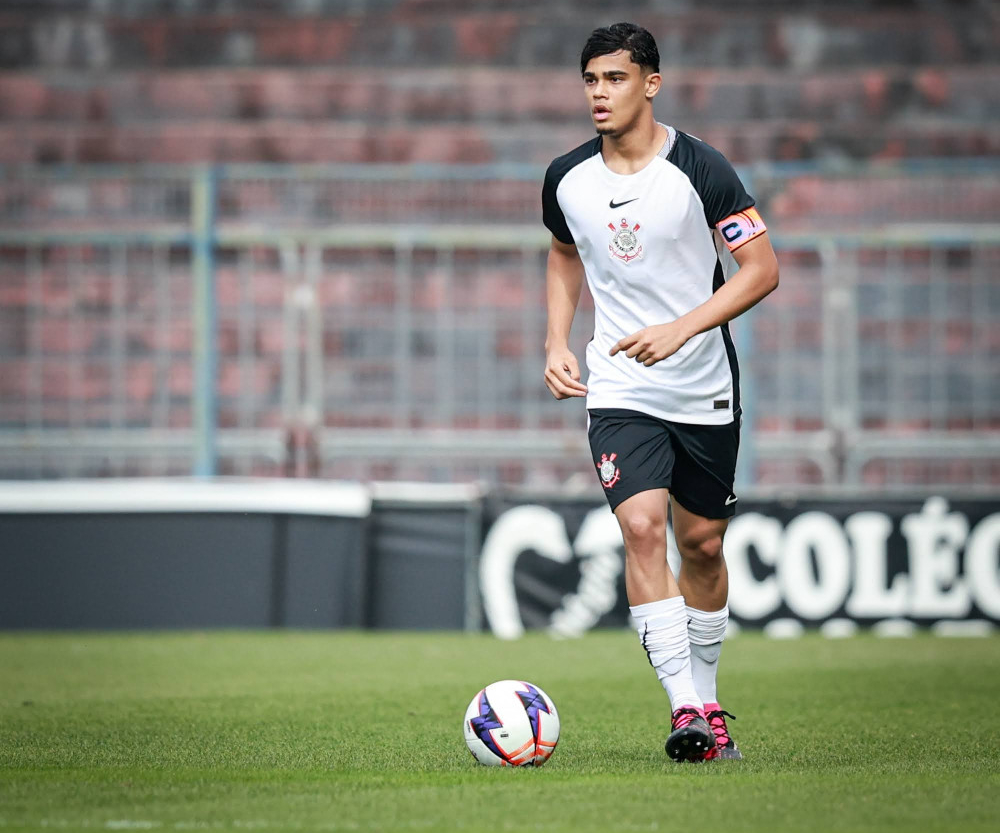 Jogadores do Sub-15 do Corinthians em treinamento no CT. Jogadores do Sub-15 do Corinthians em treinamento no CT.