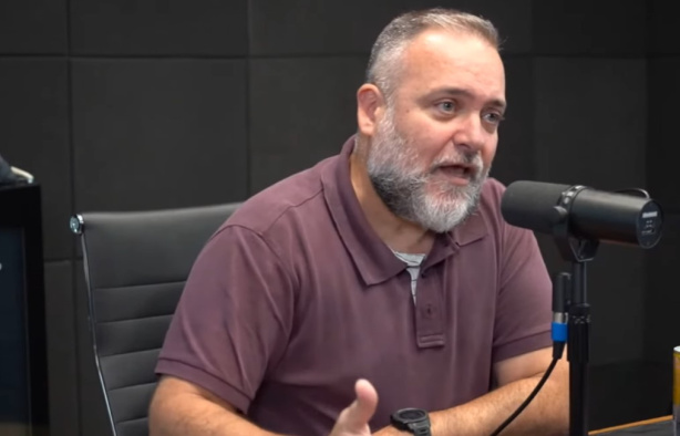 Rozallah Santoro em coletiva de imprensa sobre o futuro do Corinthians