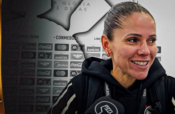 Zagueira Érika concedendo entrevista após vitória do Corinthians na Libertadores Zagueira Érika concedendo entrevista após vitória do Corinthians na Libertadores