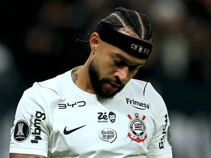 Memphis Depay em campo durante partida do Corinthians. Memphis Depay em campo durante partida do Corinthians.