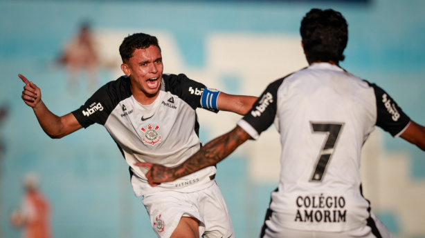 Jogadores do Corinthians Sub-20 comemorando gol na Fazendinha. Jogadores do Corinthians Sub-20 comemorando gol na Fazendinha.