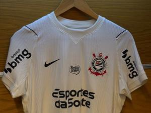 Uniforme do Corinthians durante jogo na Neo Química Arena