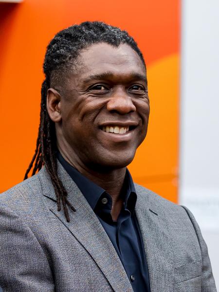 Clarence Seedorf vestindo uniforme do Corinthians no CT Joaquim Grava.