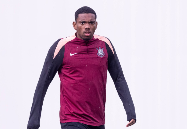 Volante André Luiz, do Corinthians, durante partida pelo clube.