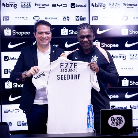 Seedorf durante coletiva de imprensa no CT do Corinthians.