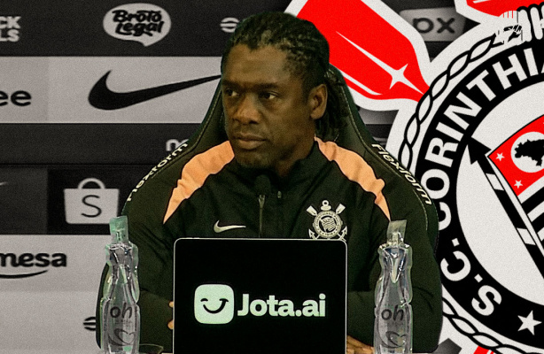 Técnico Clarence Seedorf orientando treino do Corinthians no CT Joaquim Grava Técnico Clarence Seedorf orientando treino do Corinthians no CT Joaquim Grava