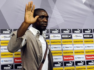 Clarence Seedorf durante chegada ao Brasil para assumir o Corinthians.