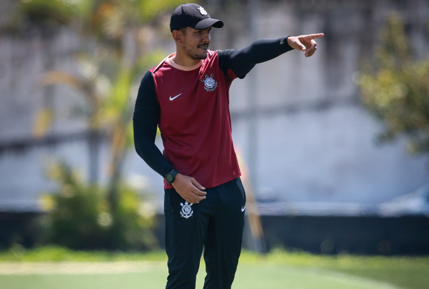 Time sub-17 do Corinthians em campo durante partida do Campeonato Paulista