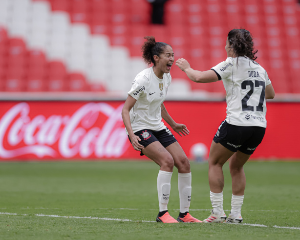 Jogadoras do Corinthians feminino comemoram classificação para final da Libertadores. Jogadoras do Corinthians feminino comemoram classificação para final da Libertadores.